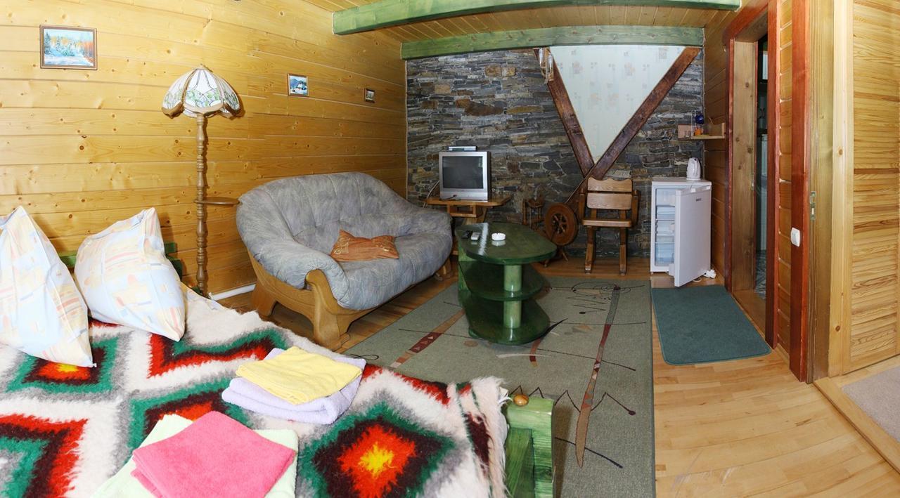 Садиба "У Наталії" タターリウ エクステリア 写真