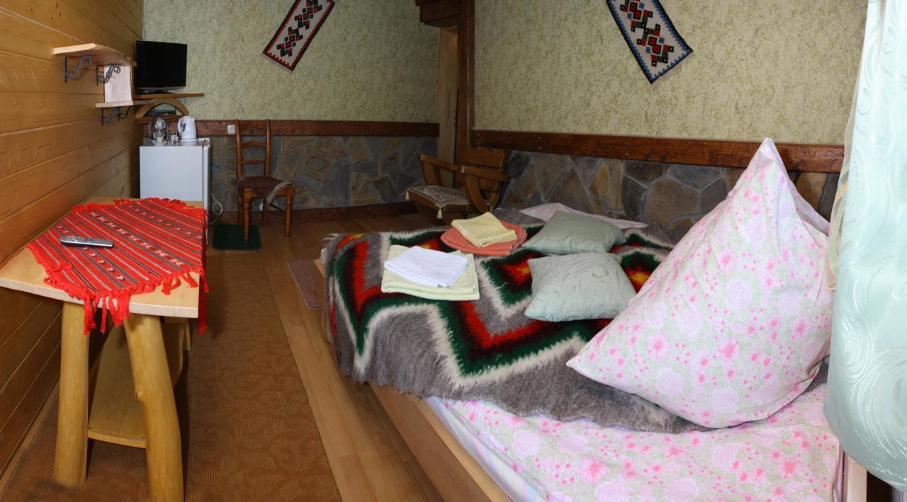 Садиба "У Наталії" タターリウ エクステリア 写真