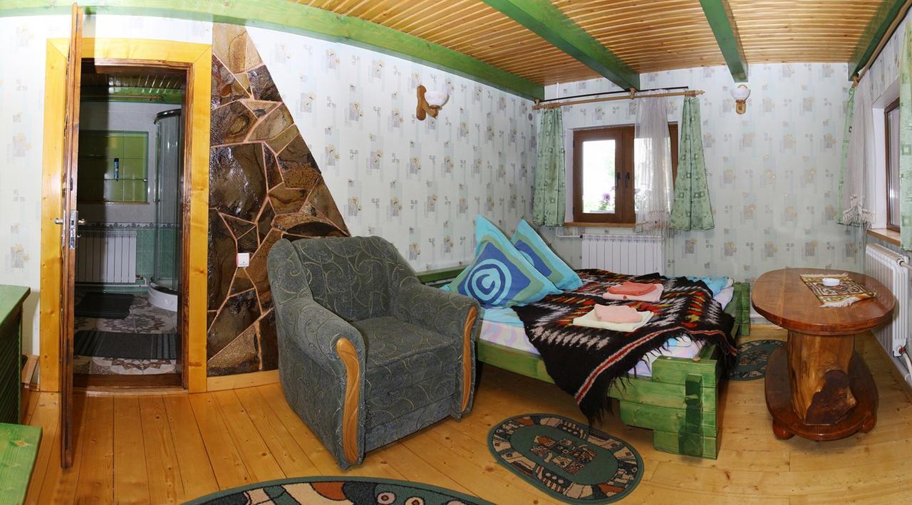 Садиба "У Наталії" タターリウ エクステリア 写真